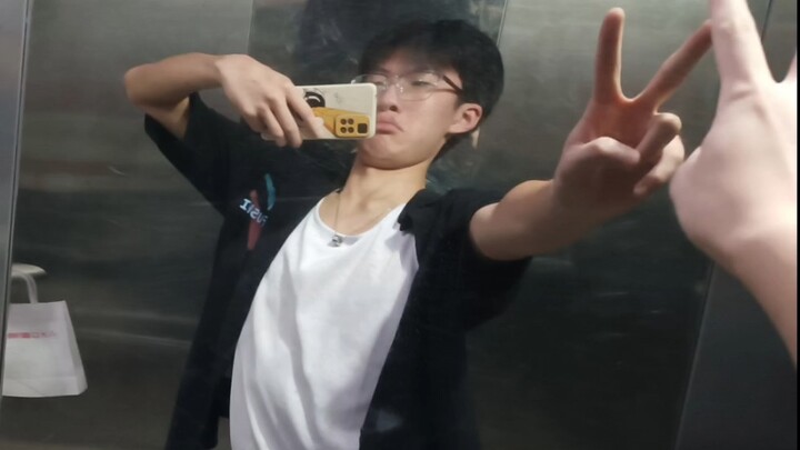 Tôi nói tôi cũng khá biết tự chụp ảnh đấy.