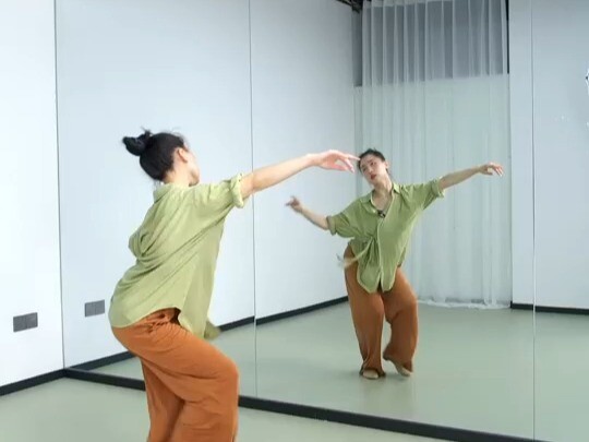 «فتى جميل يختبئ في الريح» نسخة كاملة أصلية من سي تونغ وشياو هان بالسرعة الأصلية