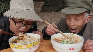 Countryside Recipe & Mukbang | Meat Dumplings in Spicy Sauce