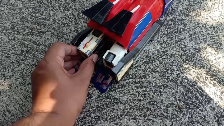 DX Might Gaine Spy Train Robot helochamp