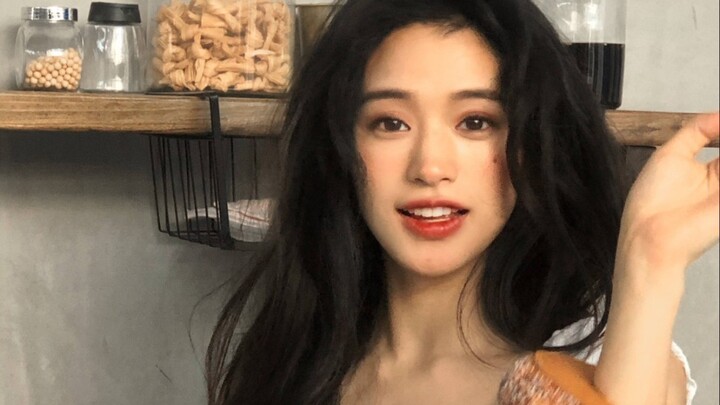 Duan Xiaowei, who’s ditched her blunt bangs, looks absolutely stunning!