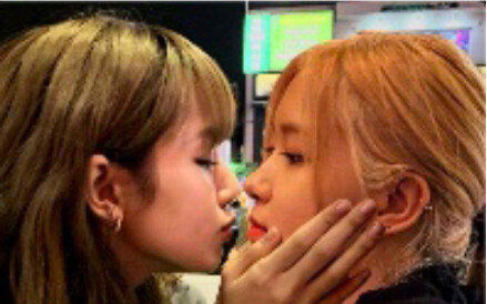 [ChaeLisa] Dia Gay atau Cewek Bego?