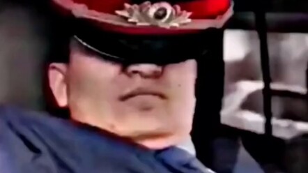 Polisi lalu lintas: Baru saja aku mimpi yang aneh.