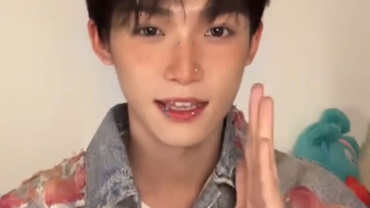 ซื่อยวี่บนติ๊กต็อก ยอดไลก์จากชาวต่างชาติ! อีโมจิตัวเดียวใกล้แตะล้านไลก์แล้ว! ดังมาก น่าปลื้มใจสุดๆ