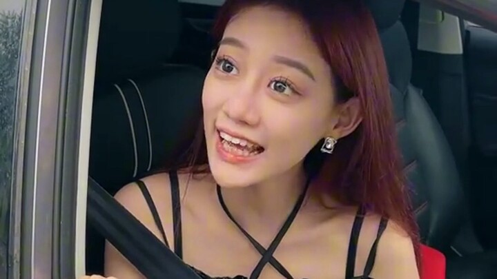 สถานการณ์หายนะในการแต่งหน้าของสาวสวย