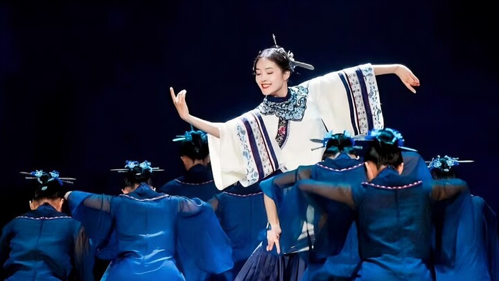 【Tiga Pisau Fuzhou】Tarian Kelompok Wanita "Tiga Tusuk Konde"