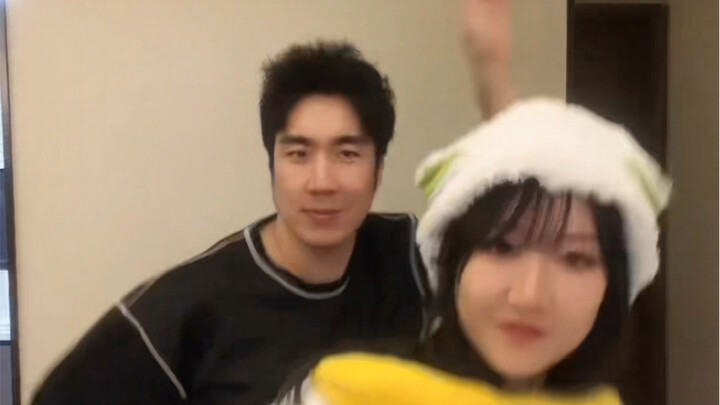 أرقص قليلاً مع زوجتي الحامل