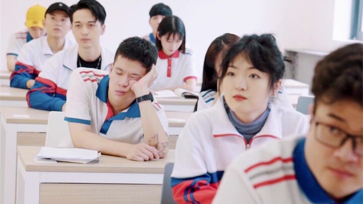 Các bạn học sinh thân mến, trong giờ học nhất định không được ngủ gật! [Hoàng Gia Vinh]