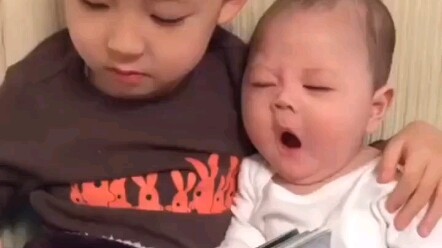 Baru aja membesarkan adik laki-laki, si kakak sudah pengin punya adik perempuan nih!