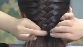 Ternyata ada hanya dua langkah untuk membuat kepang tulang ikan!