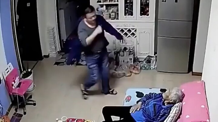 أنا تقدّمت في العمر، لستُ غبيًّا...