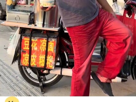 Bos: Cuma ingat nge-scoop tahu lembut, lupa nge-scoop kamu!