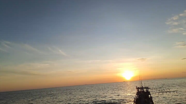 รุ่งอรุณ แห่ง ทะเลอันดามัน