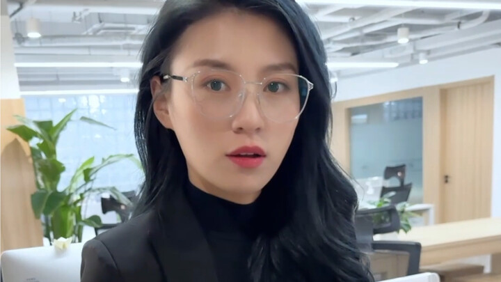 女同事过年邀请我去她家。