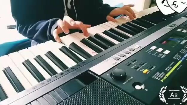 Keyboard ( Piano cover )  Song tittle is Kokoronashi 🖤