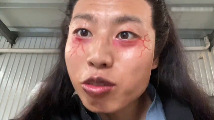 Menghasilkan 330 yuan untuk 20 jam syuting, suhu 37 derajat, dan kru penuh dengan es krim, semangka,
