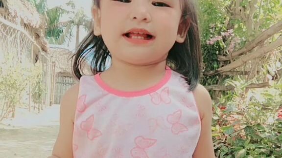 Cute Baby girl dance.