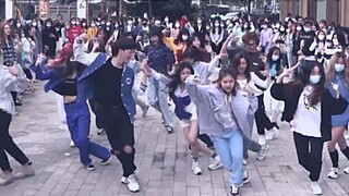 【TREASURE】Going Crazy, many fans are crying and dancing 5555, who dances along with the song, Wuhan'