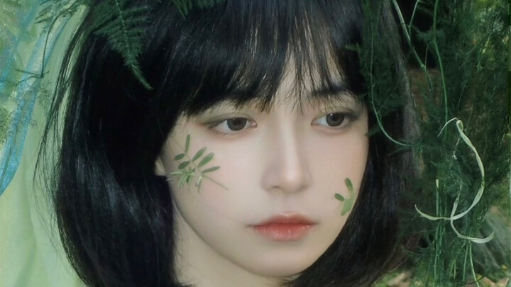 “Màn sương nhuộm dây leo xanh”