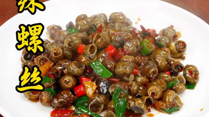 Watch closely: Pour scalding hot water into the screws to blanch them, then give them a good shake. 