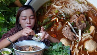 ซดก๋วยเตี๋ยว เนื้อน้ำตก ชามยักษ์ พริกสดจิ้มกะปิ ผักโหรพา 14/สิงหาคม/64