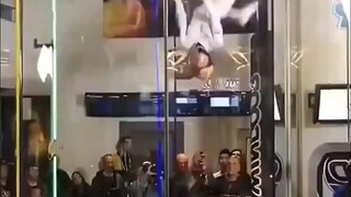 垂直风洞中的空中舞蹈：重力与空气的奇妙平衡