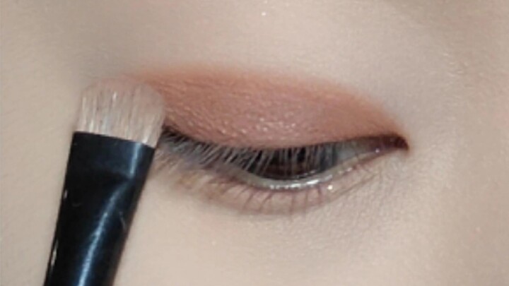 ที่แท้อายแชโดว์แบบกลับด้านเหมาะกับมือใหม่สุดๆ ดูครั้งเดียวก็ทำตามได้!