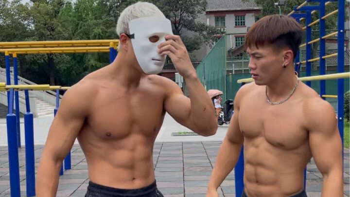 เมื่อมันสวมหน้ากาก… ไม่มีท่าทางไหนที่เกินเลยเลยสักนิด!