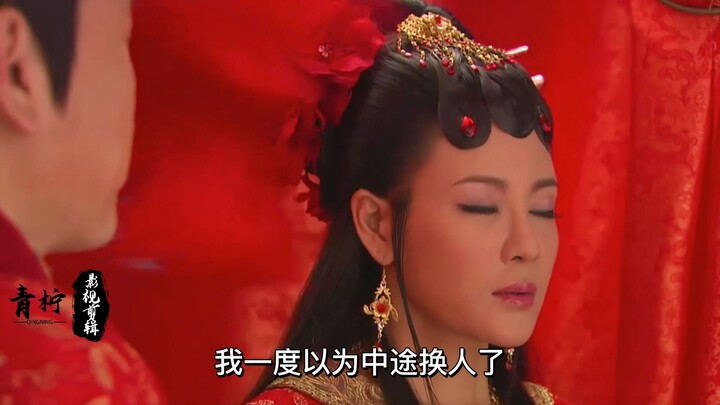 Hòa thượng Tế Công bên cạnh mỹ nữ đông đúc, nhưng chỉ có Trang Hồng Hạnh mới sẵn sàng hóa trang xấu 