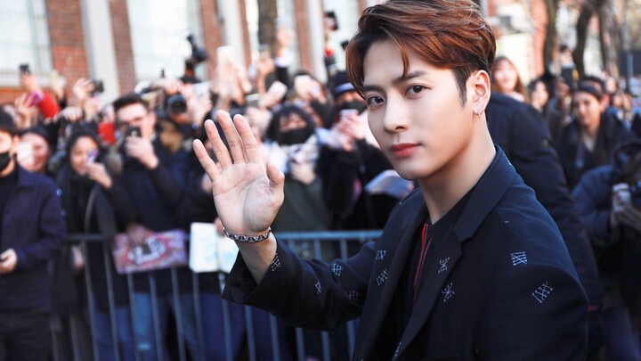 【Jackson Wang】190114 FENDI: Penampil pertama dalam sejarah peragaan busana, menyanyi dengan memukau;