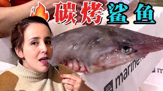 سمك القرش المشوي على الفحم المطبوخ منزليًا اللذيذ، نظيف وصحي