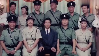 Gia đình một chàng trai trẻ có ba thế hệ đều là cảnh sát. Khi đang chụp ảnh gia đình, nghe thấy tiến