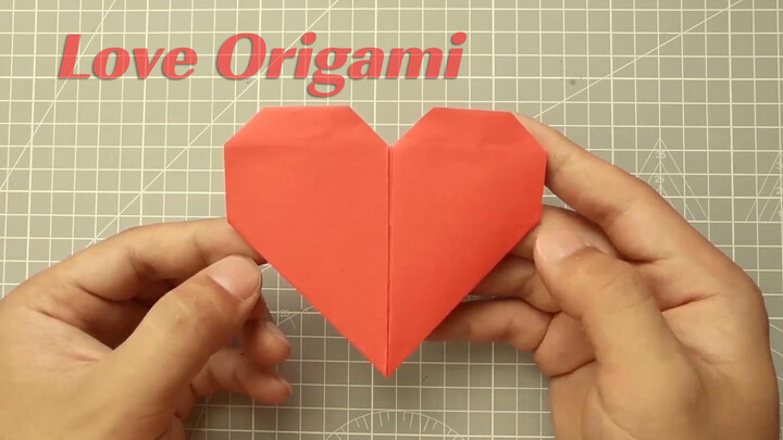 [DIY]การพับกระดาษให้เป็นรูปหัวใจโดยใช้ชิ้นกระดาษสีแดง