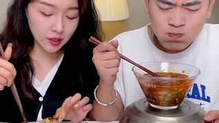 #黑金酸辣粉 今天的烧鸡太好吃了#妈呀太香了 #在家做美食 #吃货必备