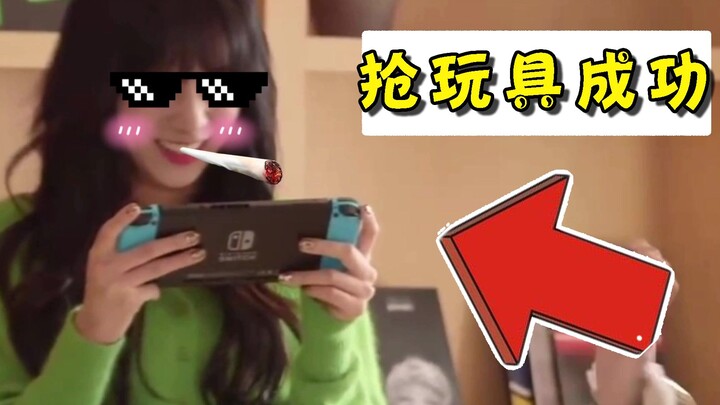 Chị Jin Ji-soo lại tranh máy chơi game của em gái Lisa để chơi ư? Game chính là mạng sống của Jisoo 