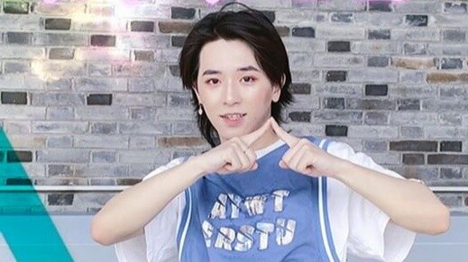 I'm here again! The former senior from Produce Camp will try his best to dance for you - the full so