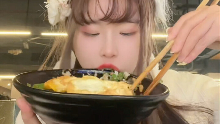 لا داعي للحديث عن مسيرتها الماضية! لا بد أن تعيش حياة طيبة!