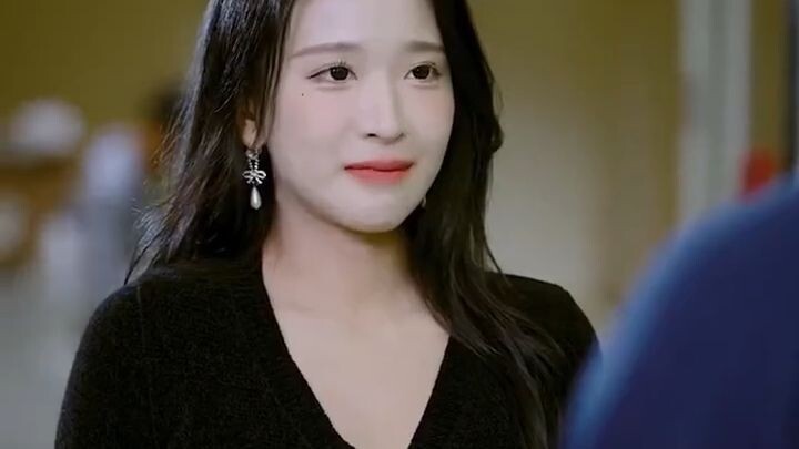 EP1  คุณหนูผู้เย่อหยิ่งเผลอเก็บชายหนุ่มใสซื่อจากภูเขามา “ฟื้นชีพ” คืนหนึ่ง ก่อนจะได้ม