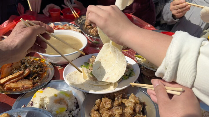 This feast—what you thought was just a breeze is actually the aura brought by all these masters!