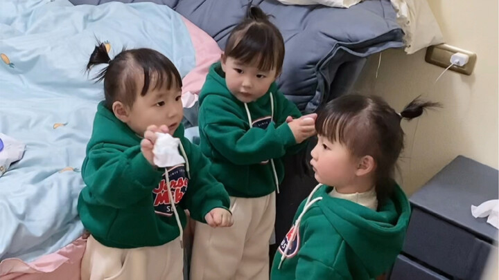 Lúc chơi thì là chị em, lúc phạm lỗi thì lại là chị cả. Chị cả tự nhiên toát ra khí chất Kiến Văn Sắ