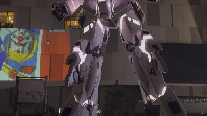 ชุดเกราะระเบิดของ Odaiba Unicorn กลายเป็นเรื่องไร้สาระมากขึ้นเรื่อยๆ