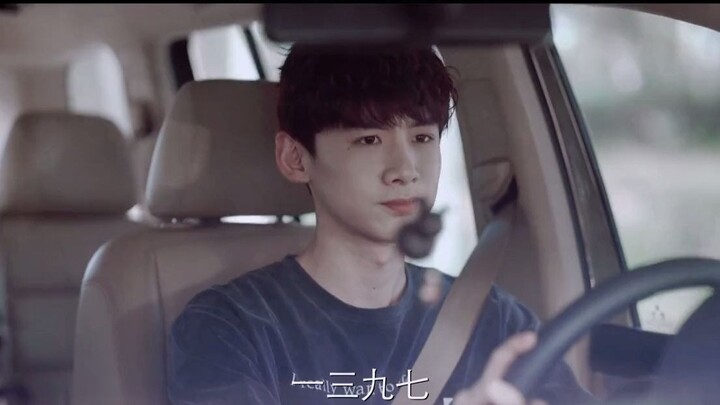 Bạch Kính Đình đúng là một quả cầu vui nhộn! Loại long lanh lung linh ấy.