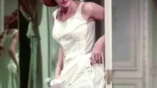 Cô là người đẹp có đôi chân dài trong thời kỳ hoàng kim của Hollywood. Cô ấy đã từng mua bảo hiểm ch