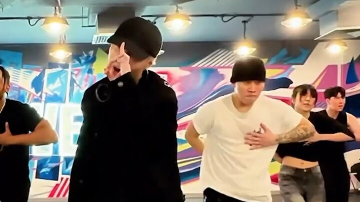 [Zhang Yixing] TikTok update: PSYCHIC coming soon