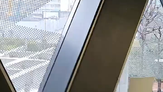 啊？啊？啊？左边下雨右边下雪？！