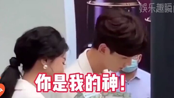 Những pha xử lý “thần sầu” của fan: Làm sao để thần tượng chú ý đến bạn chỉ trong một giây?