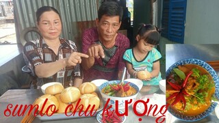 TƯ nấu món sumlo chu kượng của người dân tộc