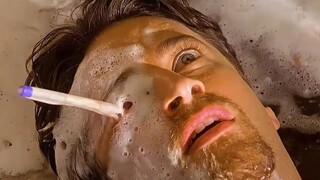 لاحظ الصبي بالصدفة حشرة لم يرَ مثلها من قبل في الملعب، حتى معلم الأحياء الذي يتمتع بمعرفة واسعة لم ي