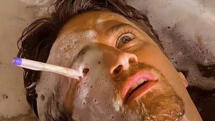 A boy accidentally discovered an unfamiliar insect on the playground, one that even the knowledgeabl