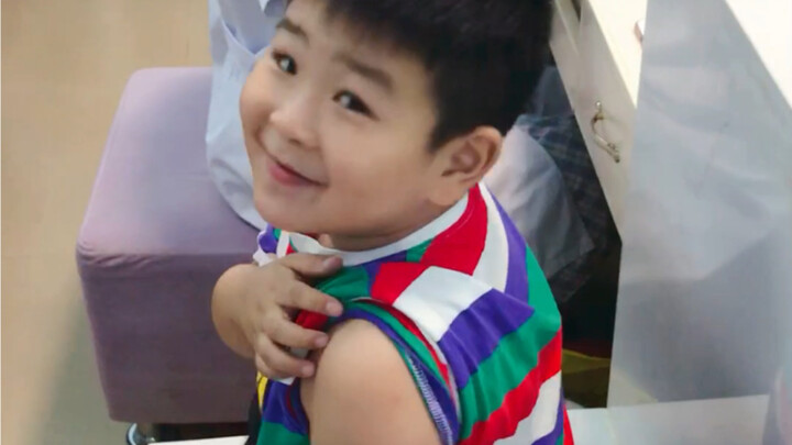 เด็กน้อยที่ยิ้มขณะถูกฉีดยา???